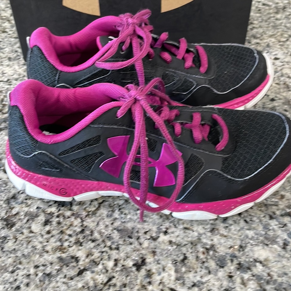 Under Armour Shoes - Picture 3 of 9